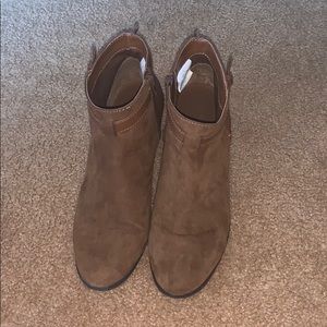 Short light brown booties